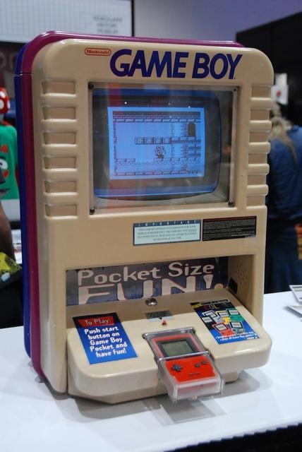 【E3 2012】レトロゲームがずらり並んだE3名物ビンテージコーナーを突撃取材!