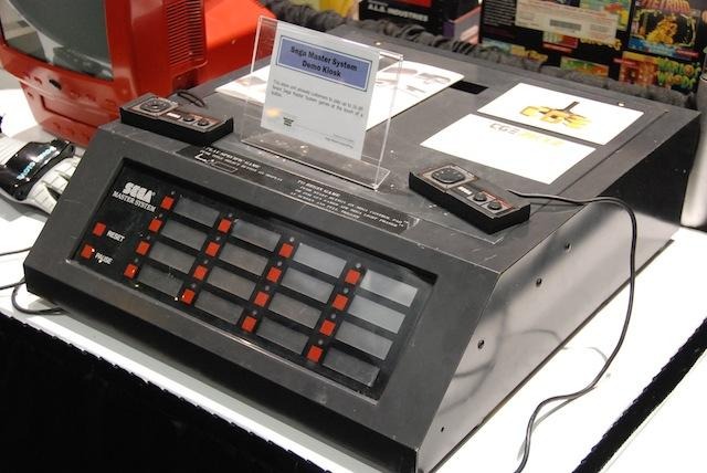 【E3 2012】レトロゲームがずらり並んだE3名物ビンテージコーナーを突撃取材!