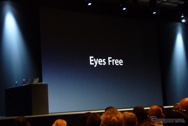 アップルの開発者向けイベントWWDC 2012(Apple World Wide Developpers Conference 2012)の基調講演、iOS 6のプレゼンテーションの様子。