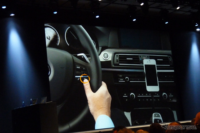アップルの開発者向けイベントWWDC 2012(Apple World Wide Developpers Conference 2012)の基調講演、iOS 6のプレゼンテーションの様子。