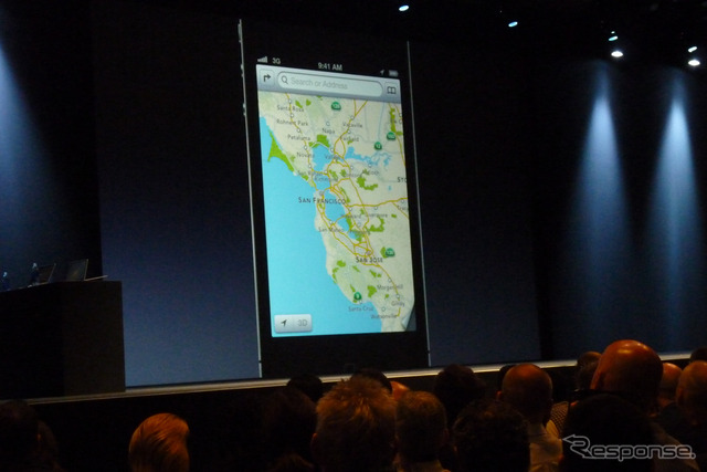 アップルの開発者向けイベントWWDC 2012(Apple World Wide Developpers Conference 2012)の基調講演、iOS 6のプレゼンテーションの様子。