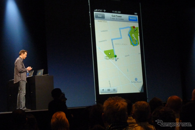 アップルの開発者向けイベントWWDC 2012(Apple World Wide Developpers Conference 2012)の基調講演、iOS 6のプレゼンテーションの様子。