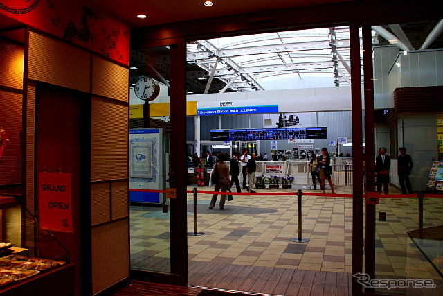 所沢駅改良工事完成に先がけてオープンした駅ナカ商業施設(改札外)