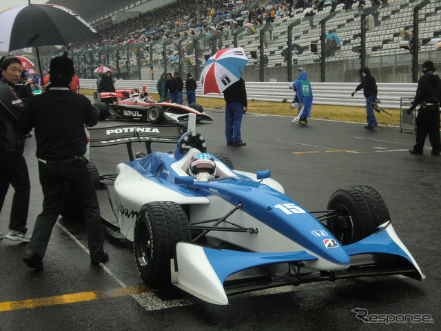 第0戦での佐藤琢磨。実戦参戦時もカーナンバーは15となる(今季はインディでも15番を使用中)。