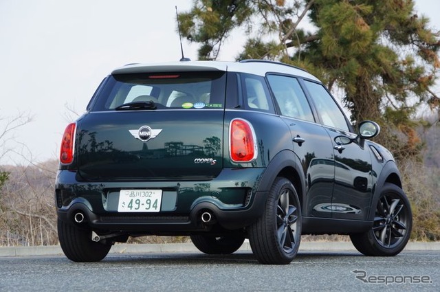 スノボチャンピオンに MINIクロスオーバー を贈呈 