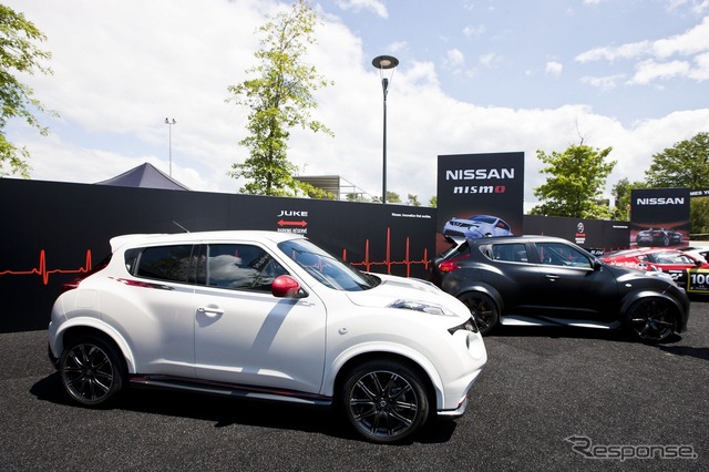 ルマン24時間耐久レースの日産スタンドに展示されたジュークニスモとジューク-R