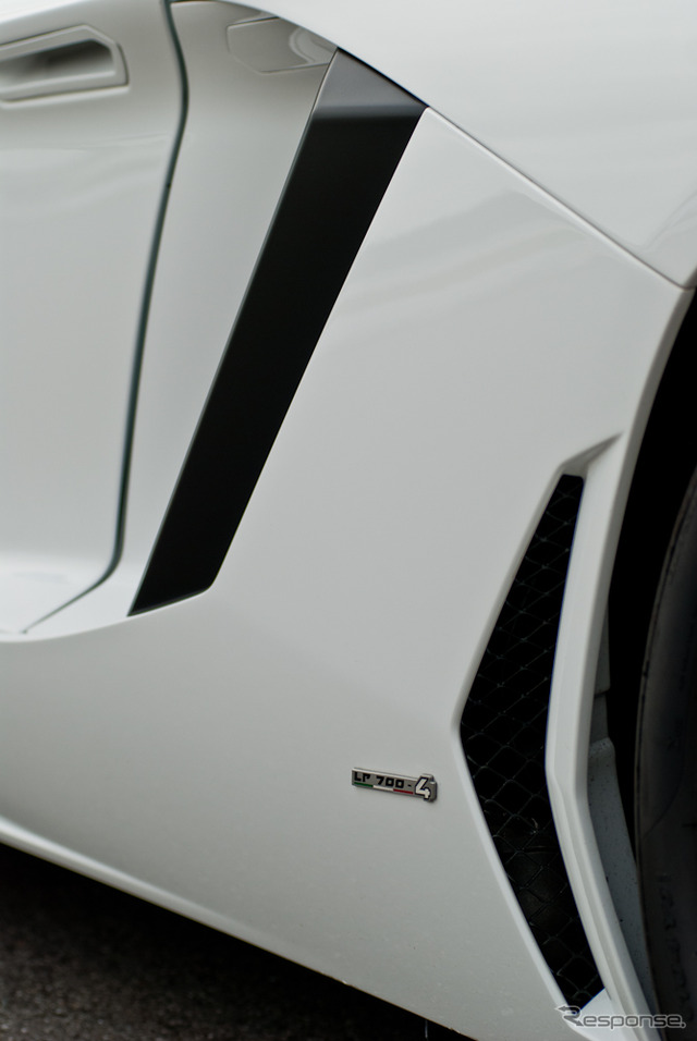 ランボルギーニ・アヴェンタドールLP 700-4