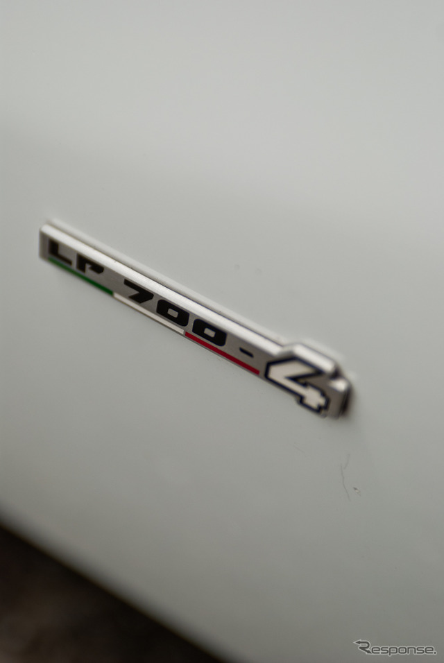 ランボルギーニ・アヴェンタドールLP 700-4