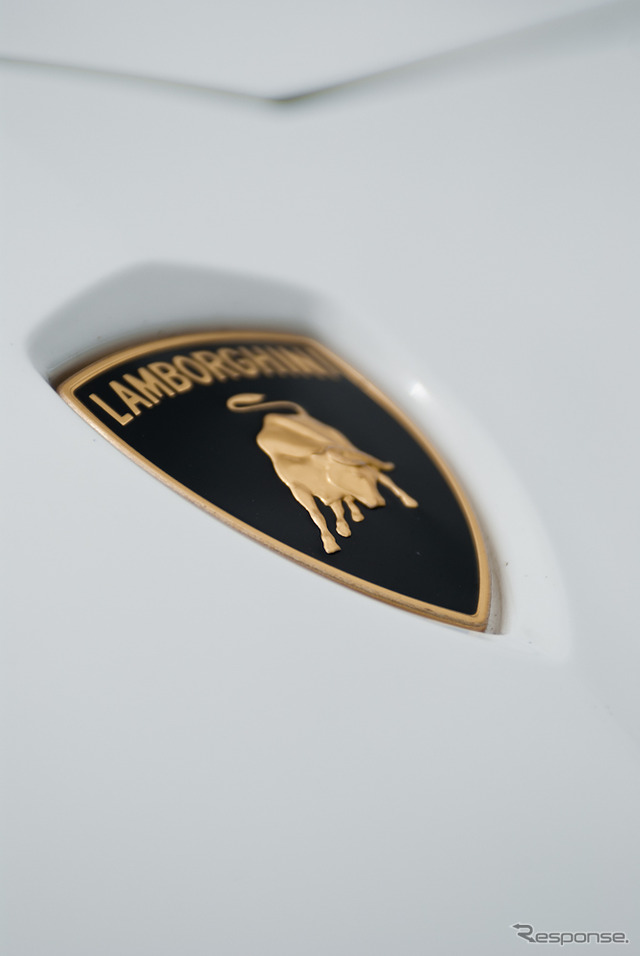 ランボルギーニ・アヴェンタドールLP 700-4