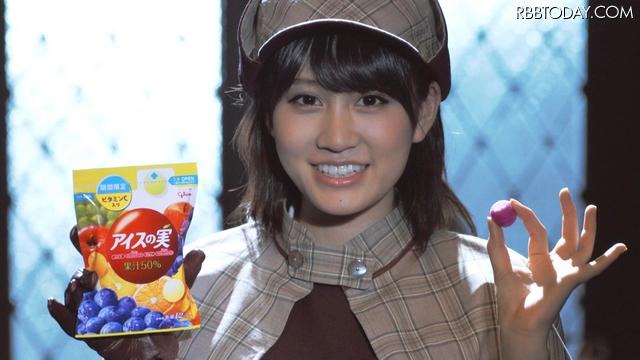 AKB48前田敦子が探偵役に。「アイスの実」新CM