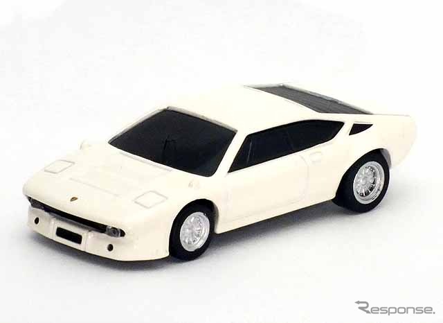 プルバック機能が付いたランボルギーニのミニチュアカーが缶コーヒーのオマケに