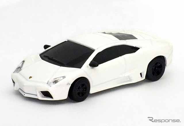 プルバック機能が付いたランボルギーニのミニチュアカーが缶コーヒーのオマケに