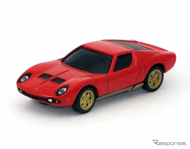 プルバック機能が付いたランボルギーニのミニチュアカーが缶コーヒーのオマケに