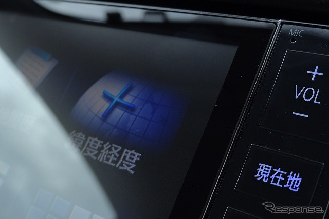 静電容量方式のガラスタッチパネルを採用。フラットで美しい。