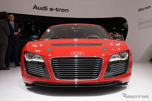 2012年後半に発売されるアウディR8 eトロン クワトロのプロトタイプ