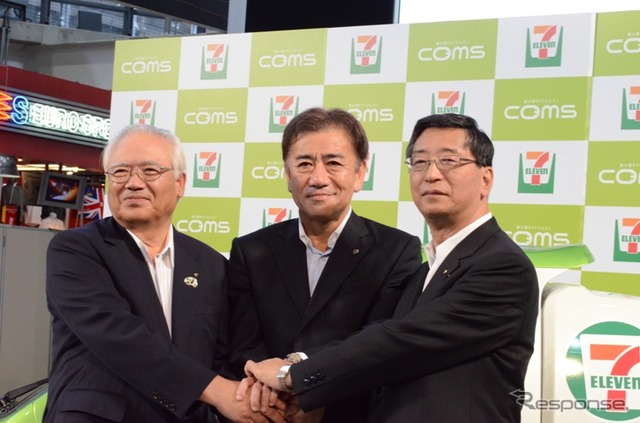 左からトヨタ車体株式会社社長・網岡卓二氏、株式会社セブン-イレブン・ジャパン社長・井阪隆一氏、トヨタ自動車専務・伊原保守氏