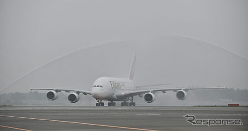 エミレーツ航空、ドバイ-成田線でエアバスA380の運航開始