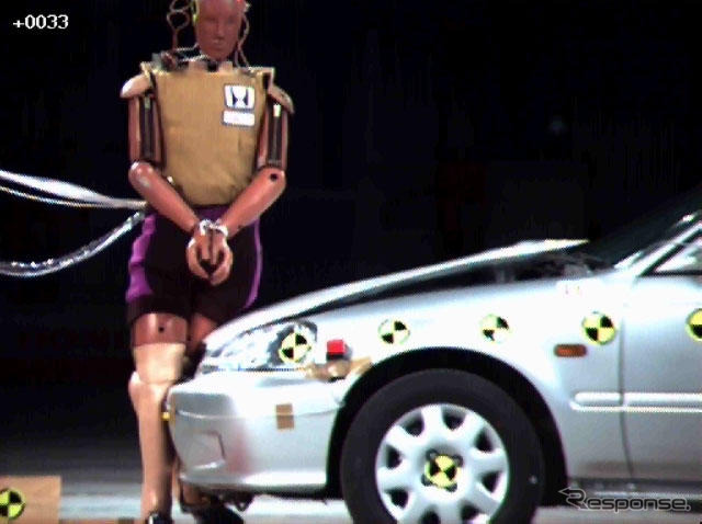 ホンダ、「持ち上がりフード」で歩行者に対する衝撃低減