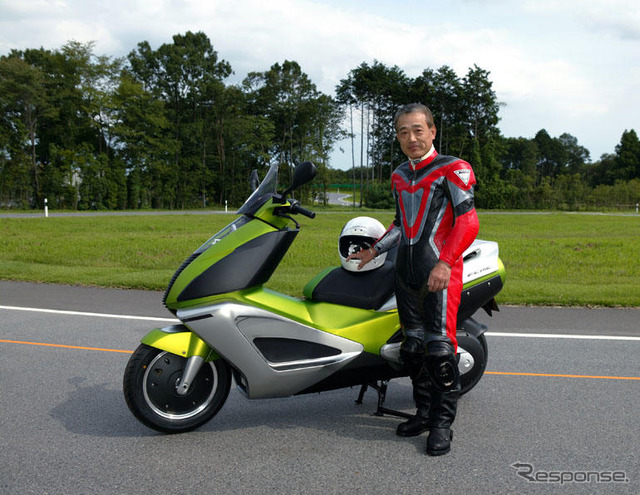 ホンダ、燃料電池二輪車を開発