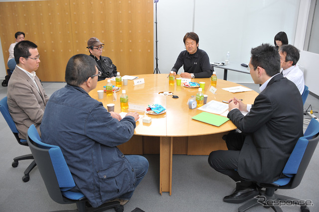 座談会のようす