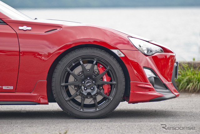 「86 TRD パフォーマンスライン」18インチ鍛造アルミホイール「SF2」(34万4400円)