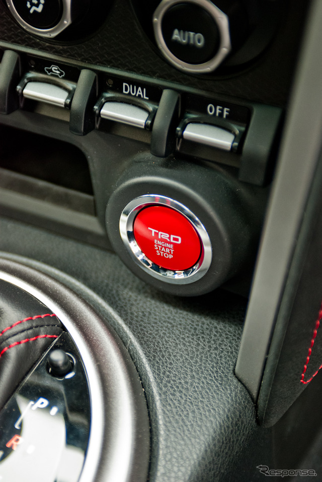 「86 TRD パフォーマンスライン」「プッシュスタートスイッチ」(1万4700円)