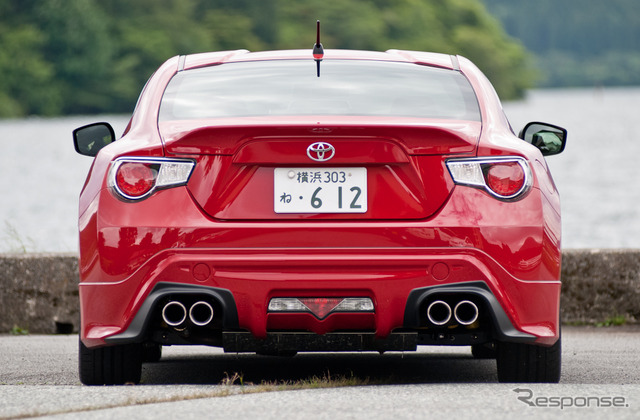 「86 TRD パフォーマンスライン」「ウインカーバルブ」リア(3150円)装着例
