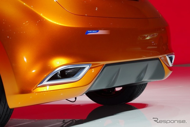 日産 インヴィテーション(ジュネーブモーターショー12)