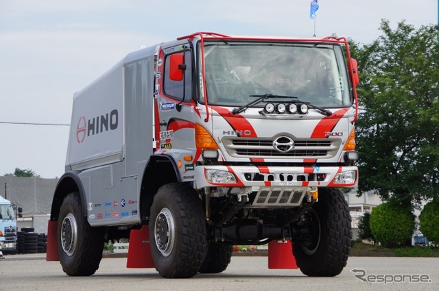 日野、新型レーシングトラックのテスト走行を実施