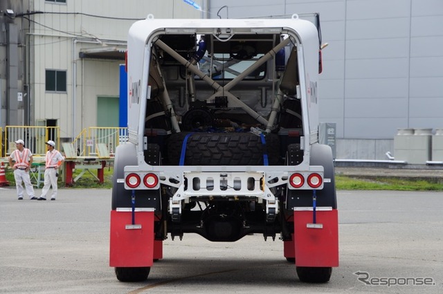 日野、新型レーシングトラックのテスト走行を実施