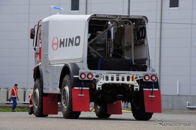 日野、新型レーシングトラックのテスト走行を実施