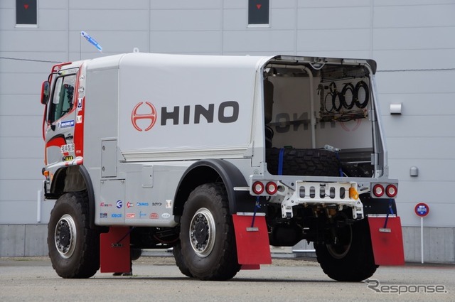 日野、新型レーシングトラックのテスト走行を実施