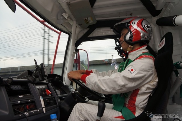 日野、新型レーシングトラックのテスト走行を実施