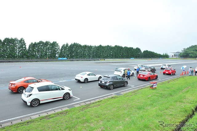 ネッツスポーツモデル試乗会のようす