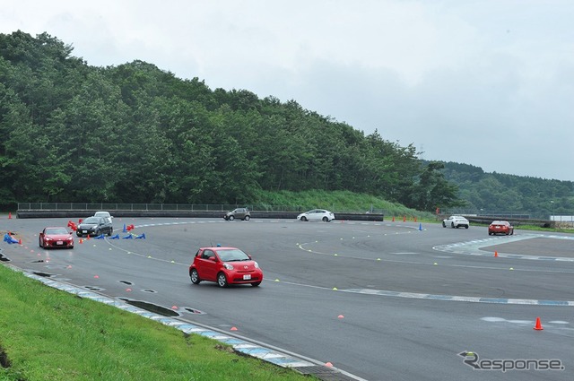 ネッツスポーツモデル試乗会のようす