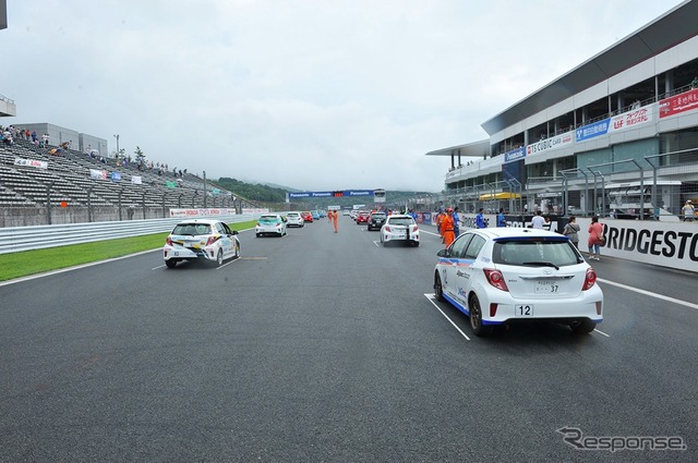 ヴィッツレース関東シリーズ第3戦のようす
