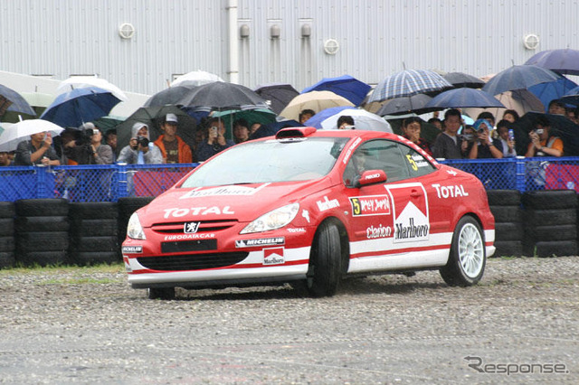 プジョーWRCエクスペリエンス…206、307がみなとみらい激走!