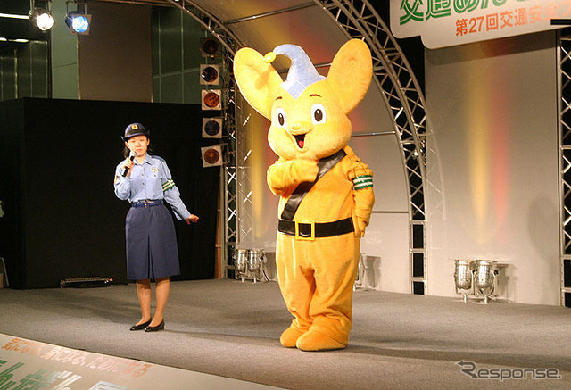 交通安全大使に上戸彩…交通安全フェアを開催