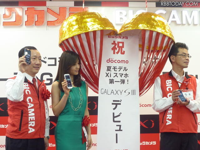 発売開始セレモニーの様子