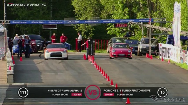 最大出力1000ps級へとチューニングされた日産GT-Rとポルシェ911ターボによるドラッグレース