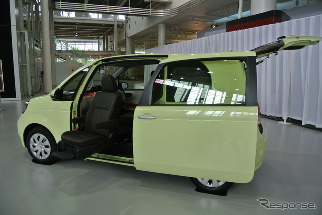 トヨタ 新型ポルテ 発表会