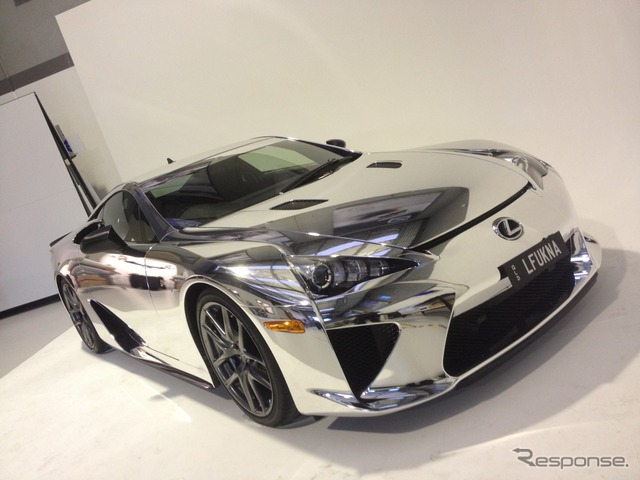 レクサスがオーストラリアの顧客に納車した全身クローム仕上げのLFA