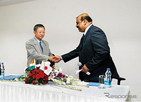 SGホールディングスの栗和田榮一会長兼社長（左）とSindhu社G.Balaraju社長
