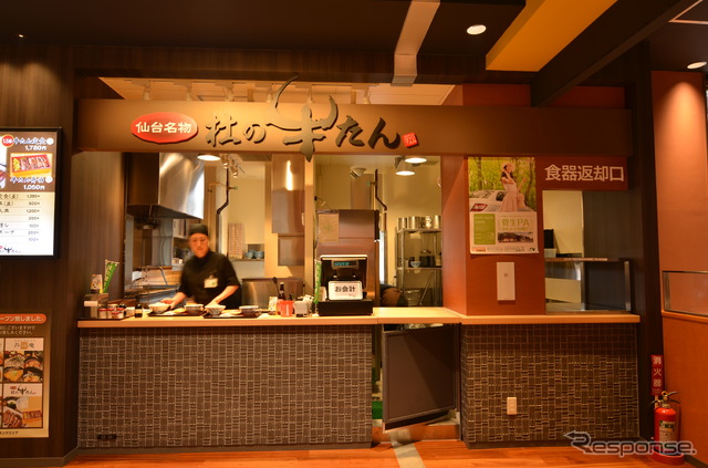 溶岩石で焼き上げる厚切り牛タン焼きの「仙台名物 杜の牛たん」