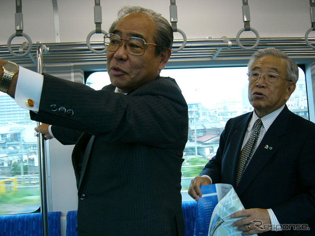 【ITS世界会議名古屋】豊田章一郎氏、あおなみ線を試乗する