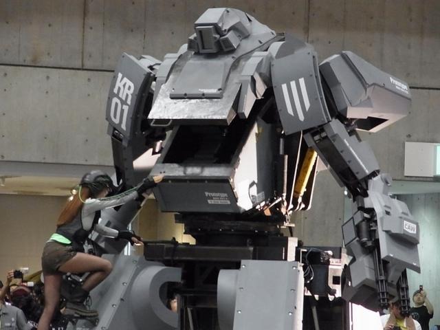 【ワンフェス2012夏】搭乗可能な巨大ロボット「クラタス」、幕張メッセに立つ！