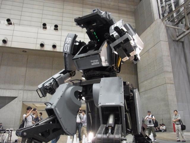 【ワンフェス2012夏】搭乗可能な巨大ロボット「クラタス」、幕張メッセに立つ！