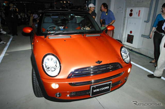 【MINIコンバーチブル発表】MINIカフェがオープン