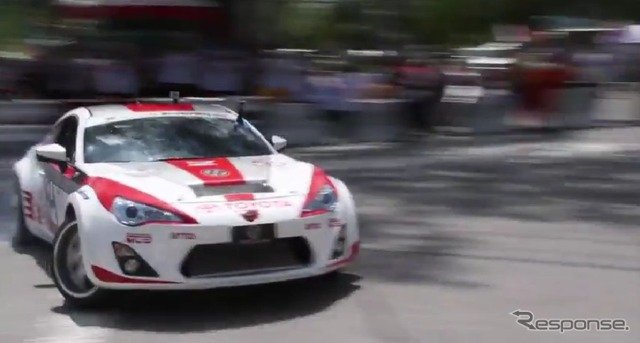 タイでドリフトパフォーマンスを披露するスープラ用エンジンを移植したトヨタ86