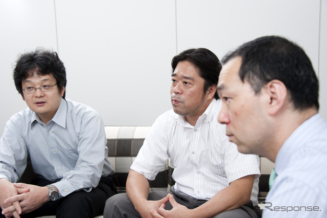 左から原氏、岡田氏、山本氏